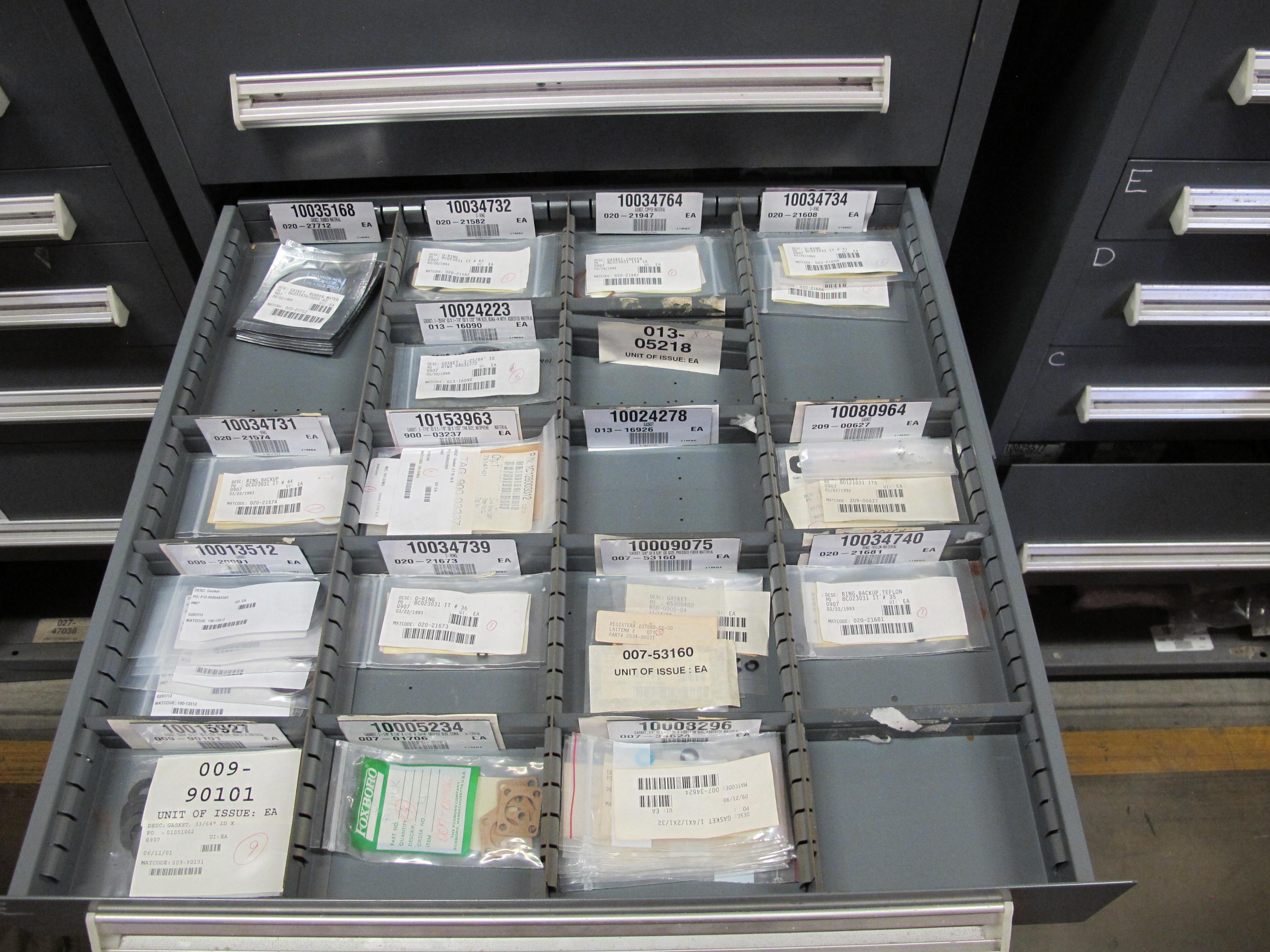 STANLEY VIDMAR HEAVY DUTY 5-DRAWER PARTS CABINET W/ CONTENTS (W-50) LOADING & HANDLING FEE $25-